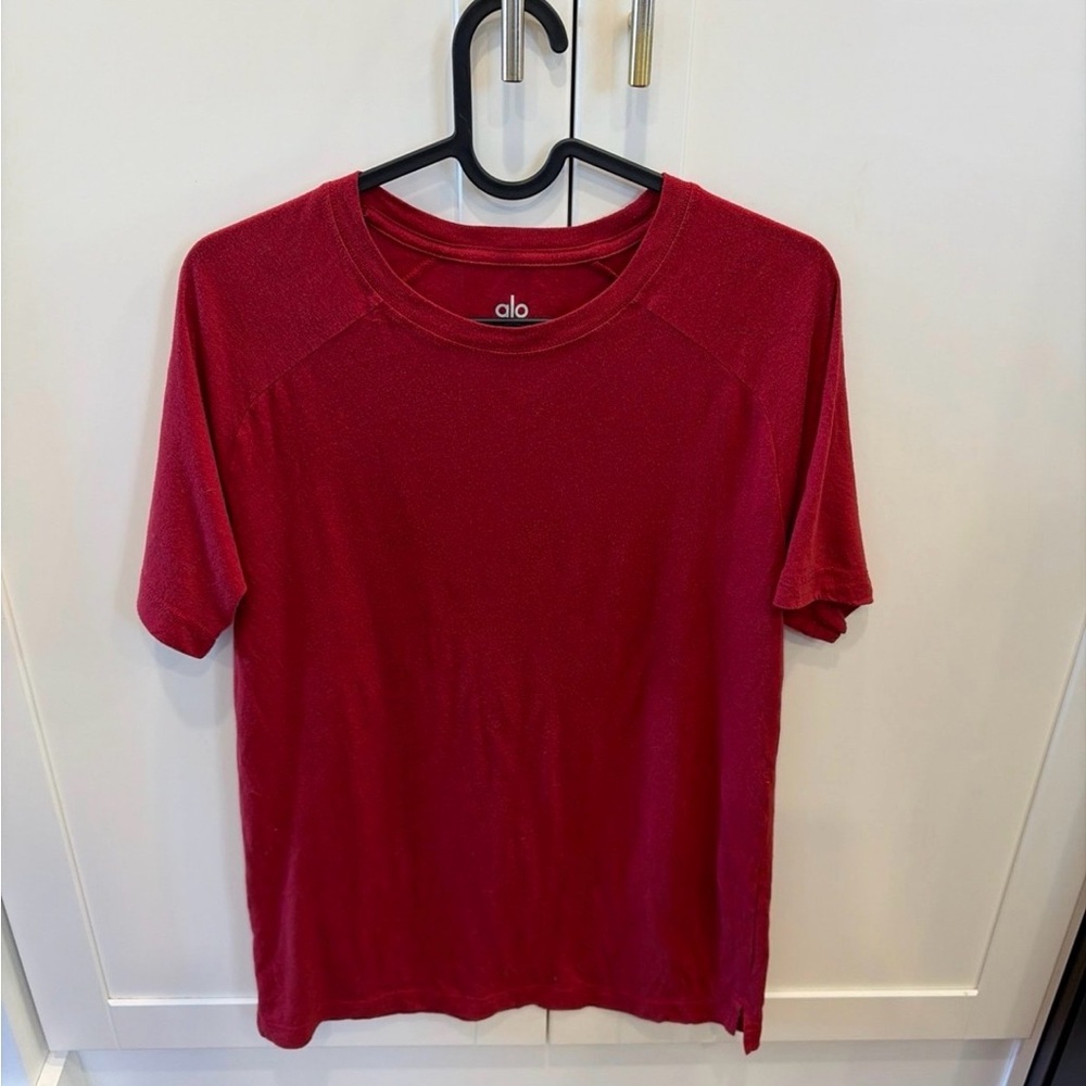 ALO Yoga Men’s Short Sleeve Crew T-Shirt in Deep Red